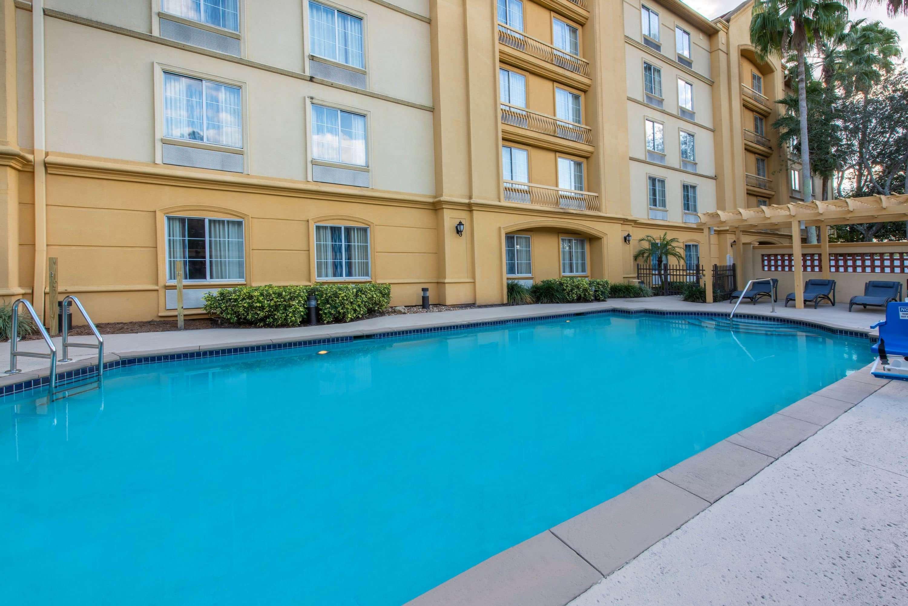 La Quinta By Wyndham Tampa Brandon Regency Park Hotel Exterior photo