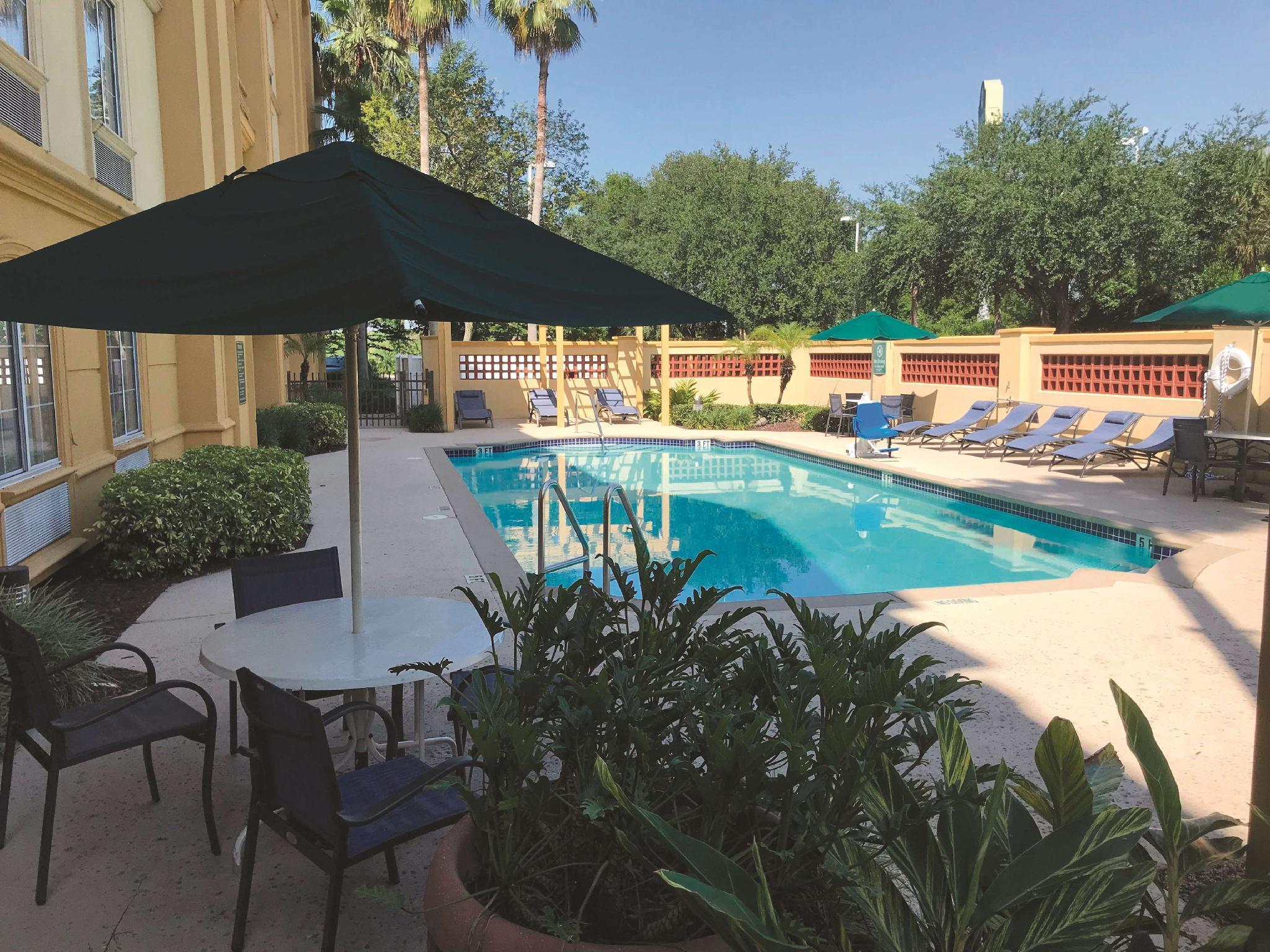 La Quinta By Wyndham Tampa Brandon Regency Park Hotel Exterior photo