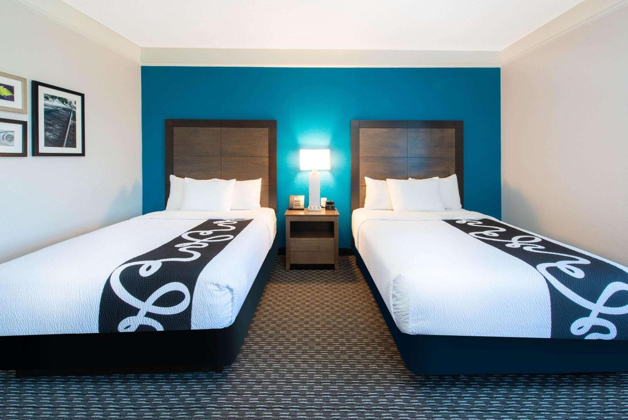 La Quinta By Wyndham Tampa Brandon Regency Park Hotel Exterior photo
